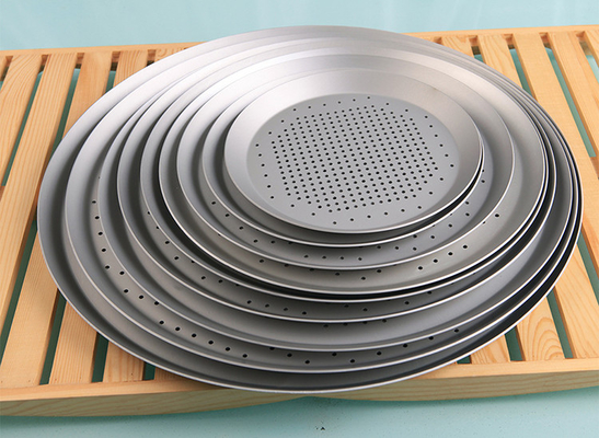 RK Bakeware China-Hard Anode Perforated Thin Crust Pizza Pan για την καμπίνα πίτσας