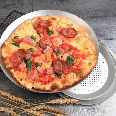 RK Bakeware China-Hard Anode Perforated Thin Crust Pizza Pan για την καμπίνα πίτσας